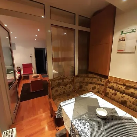Апартаменти Studio Near Coresi Mall